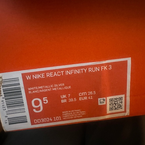 Nike React Infinity Run FK3 Women's Athletic Shoes in White and Silver size 11 - Picture 3 of 3
